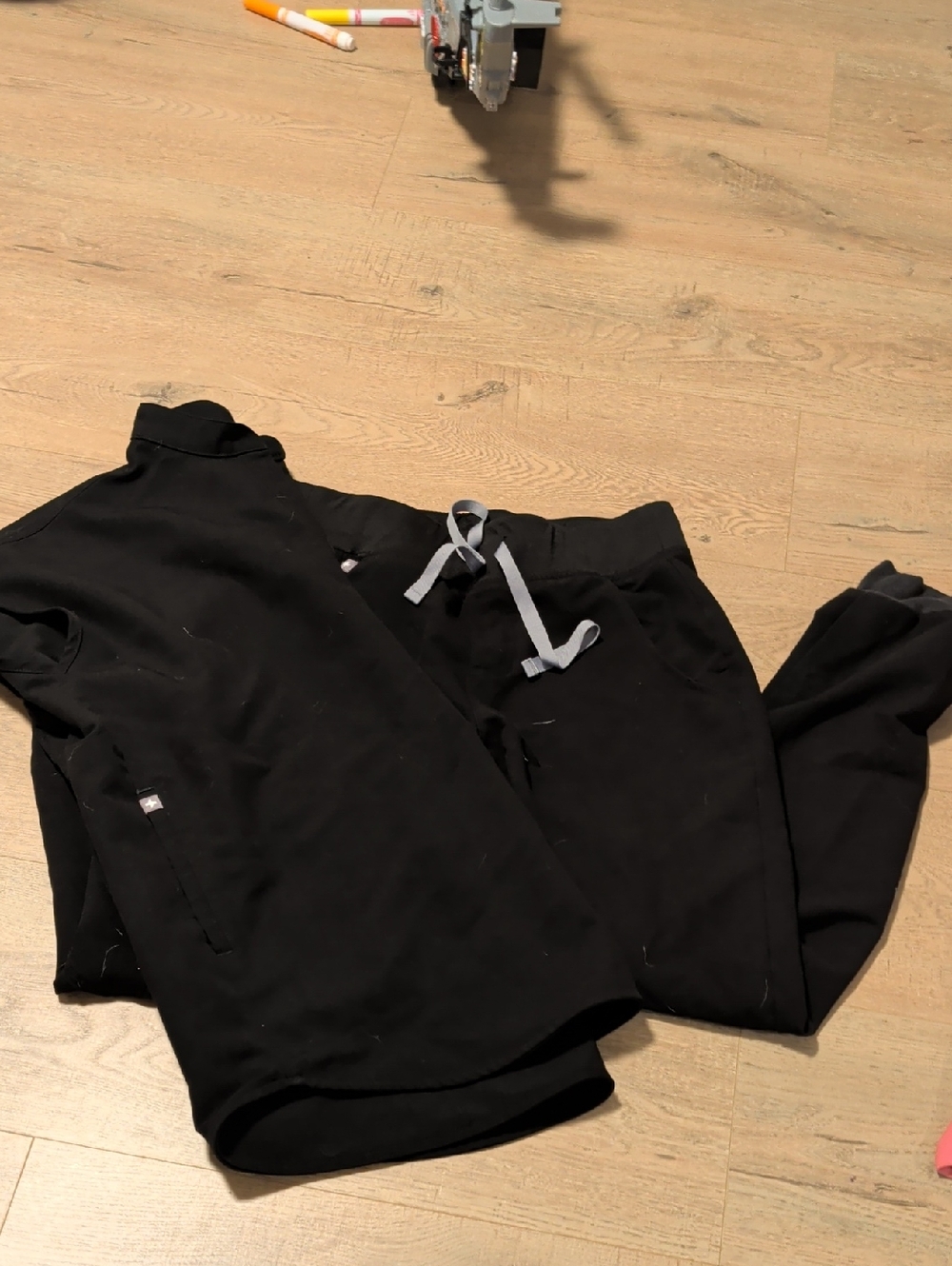 Figs Scrub Set - Raphaela Top + Zamora Jogger